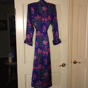 Exquisite 100% silk robe from Nordstrom Longererie